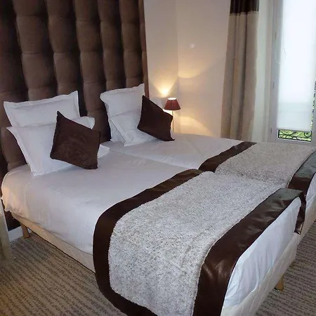 Hotell Joli Mome 3*
