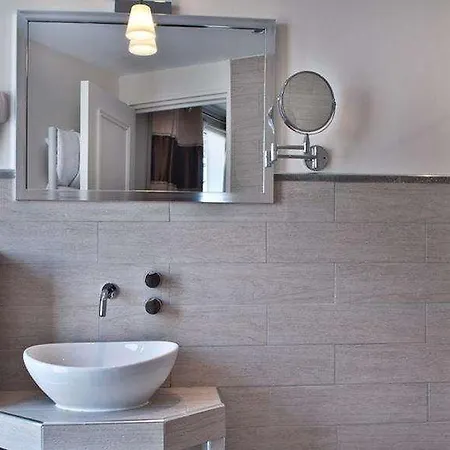 B Square Hotel Paris