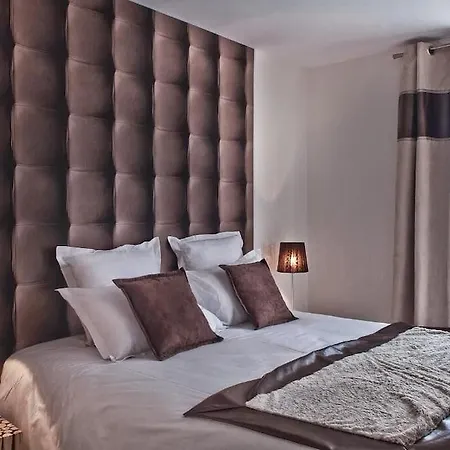B Square Otel