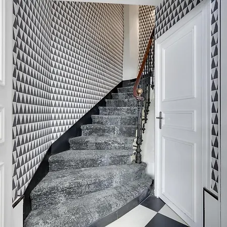 B Square Hotel 3*
