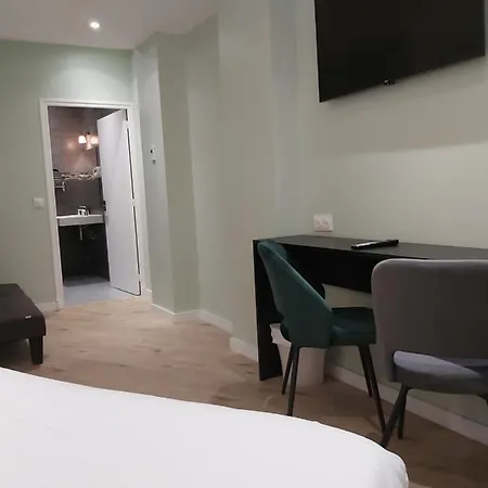 B Square Hotel 3*