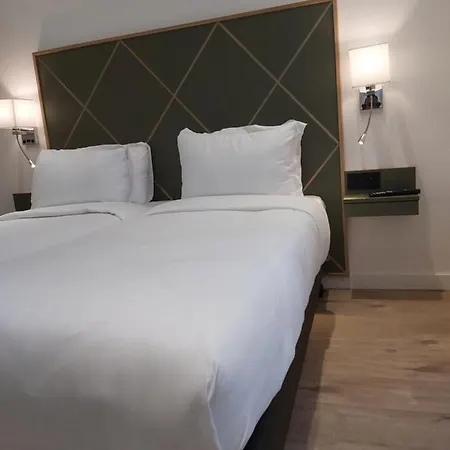 B Square Hotel