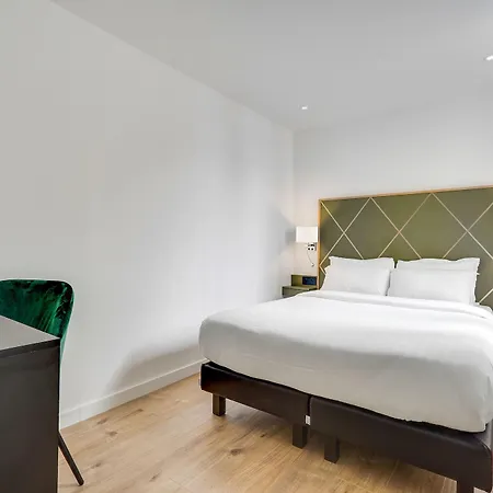 B Square 3* Paris