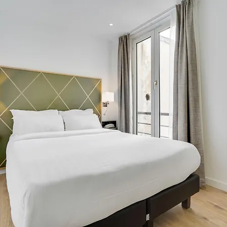 Hotel B Square
