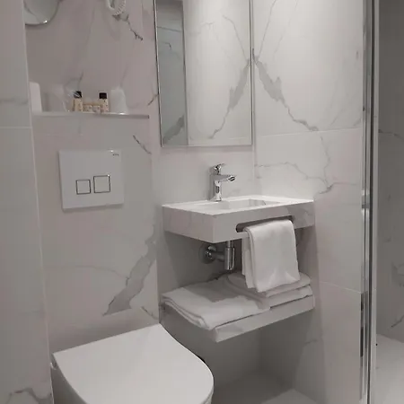 Hotel B Square 3*