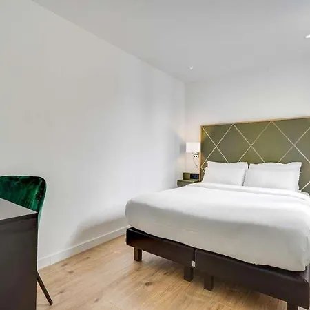 B Square Hotel