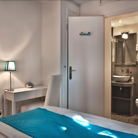 Joli Mome باريس