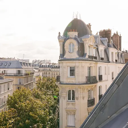Joli Mome Hotel