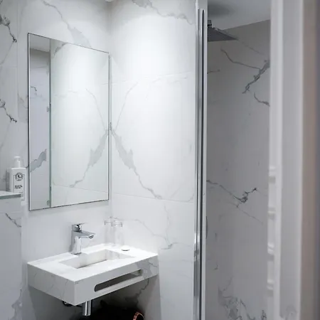 Hotel Joli Mome París