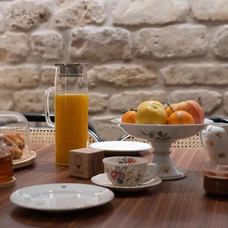 Joli Mome باريس